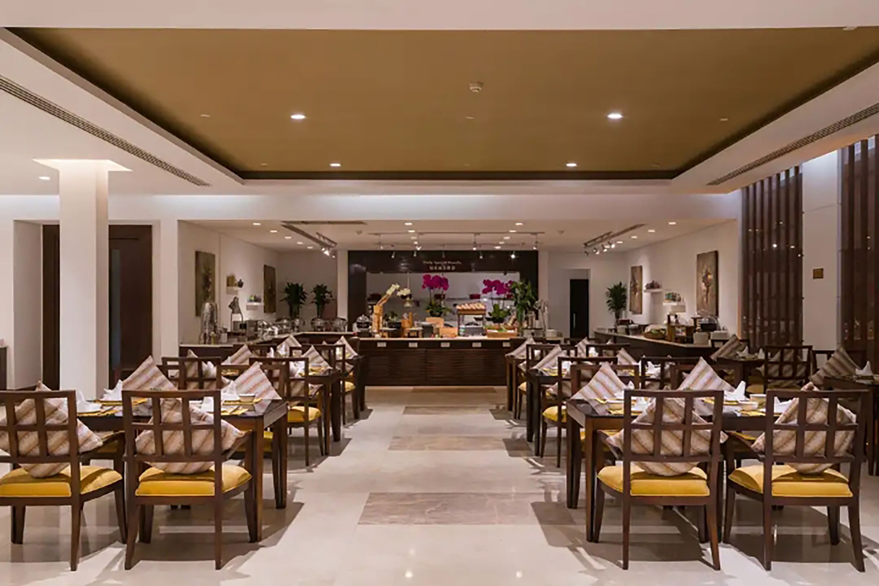 daily buffet breakfast (cny 260 per person)