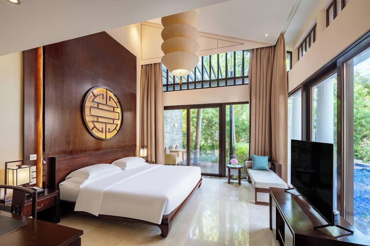 Deluxe lagoon Pool Villa | Minibar, in-room safe, desk, blackout drapes