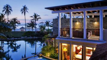 Minibar, caja de seguridad en la habitación y escritorio