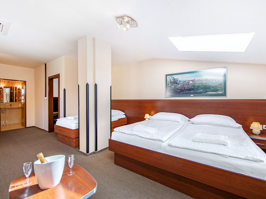 In-room business centre