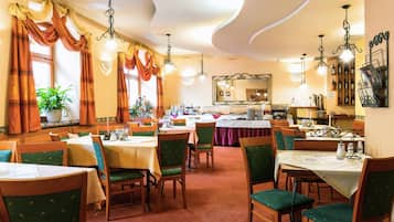 Daily buffet breakfast (CZK 250 per person)