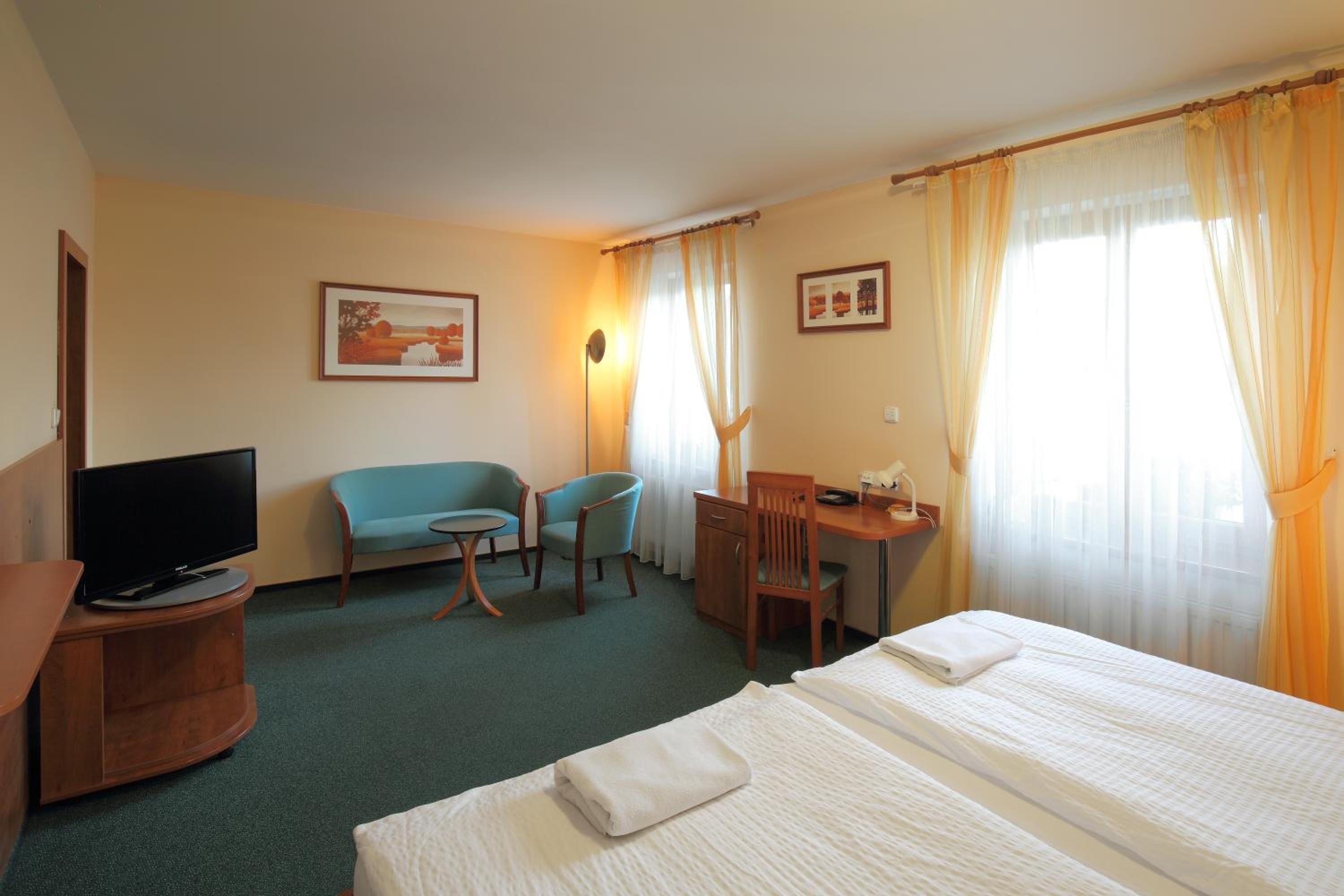 superior double room | 1 bedroom, in-room safe, desk, iron/ironing board