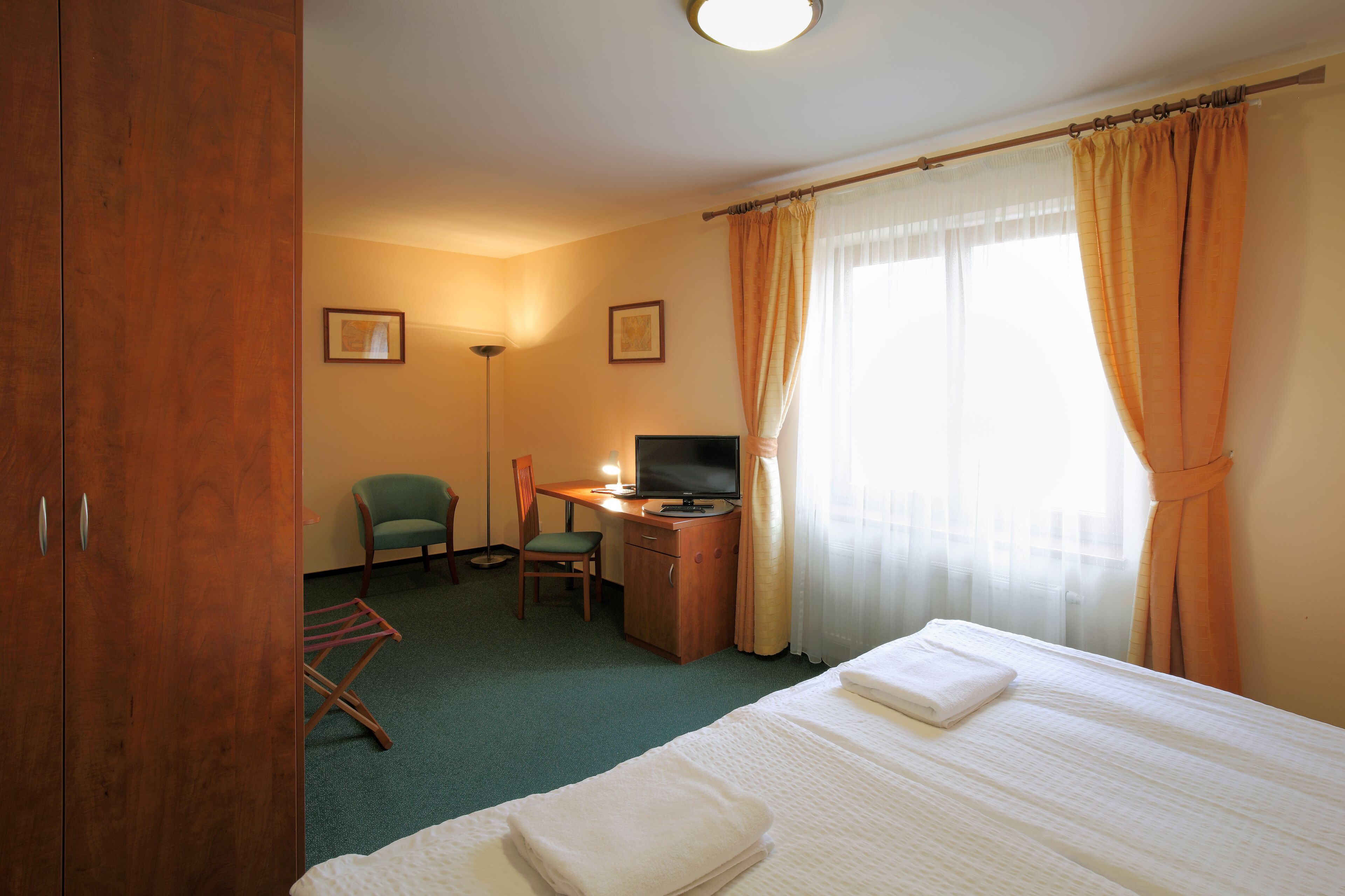 superior double room | 1 bedroom, in-room safe, desk, iron/ironing board