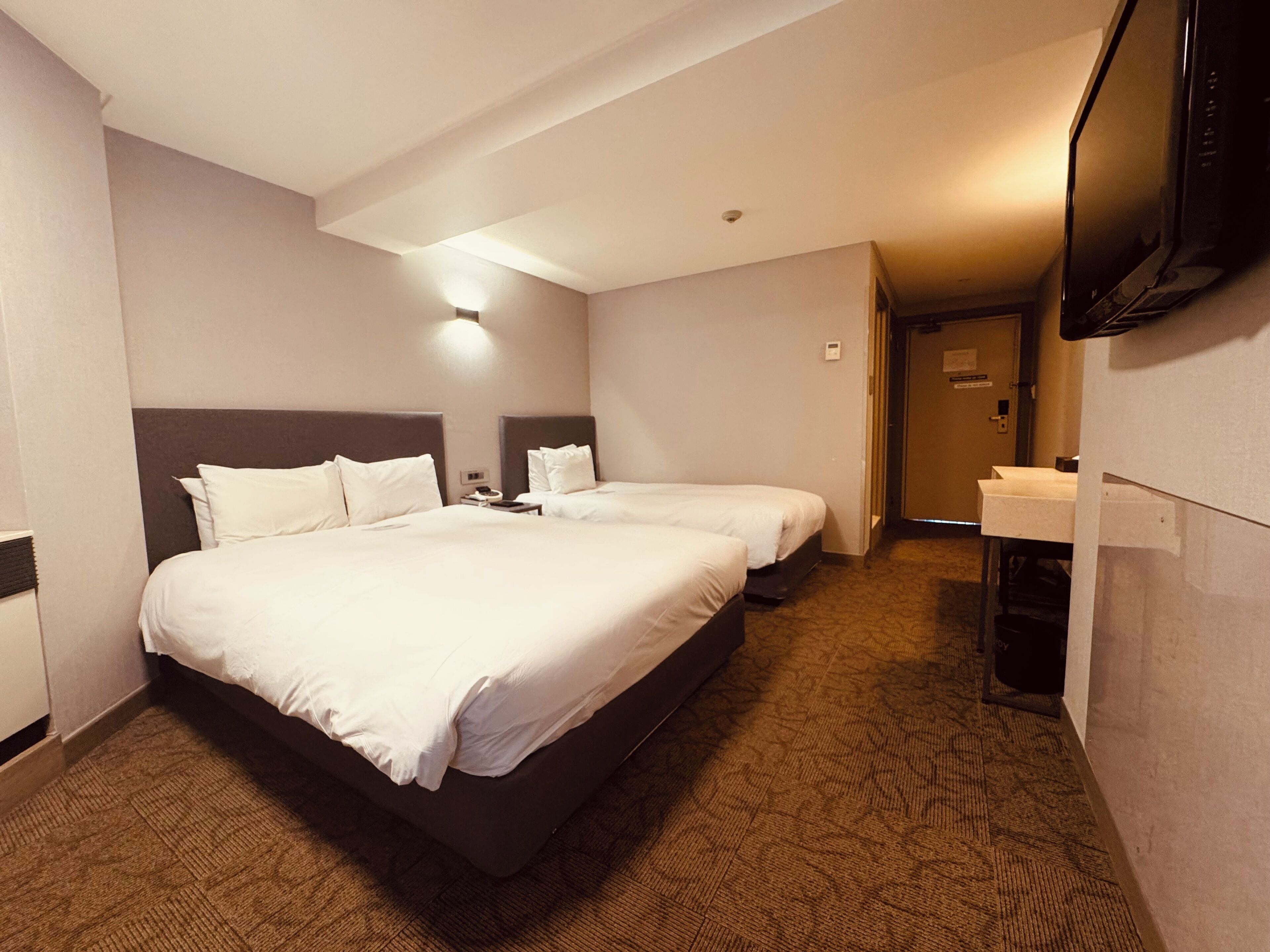 Superior Twin (No Parking, additional fee occurs if number of people booked & staying are different) | 2 間臥室、高級寢具、羽絨被、舒適加層
