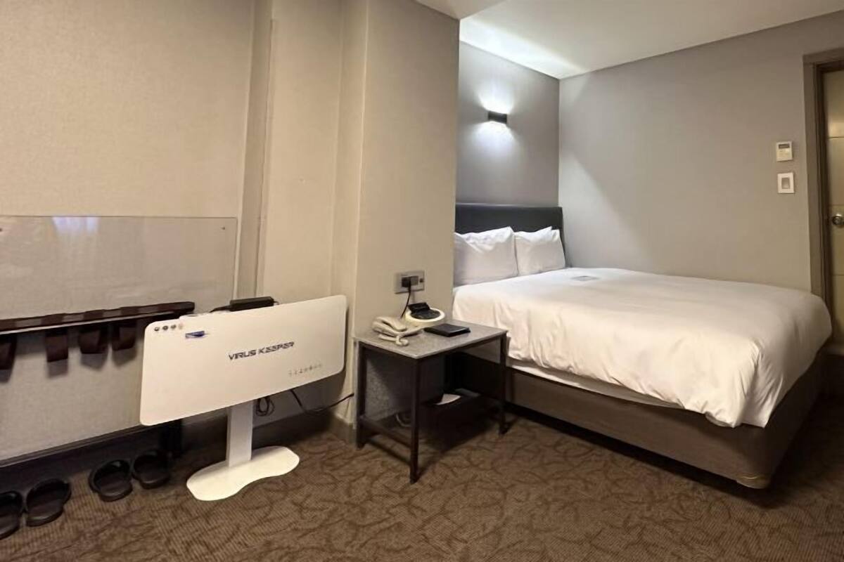 2 bedrooms, premium bedding, down comforters, pillowtop beds