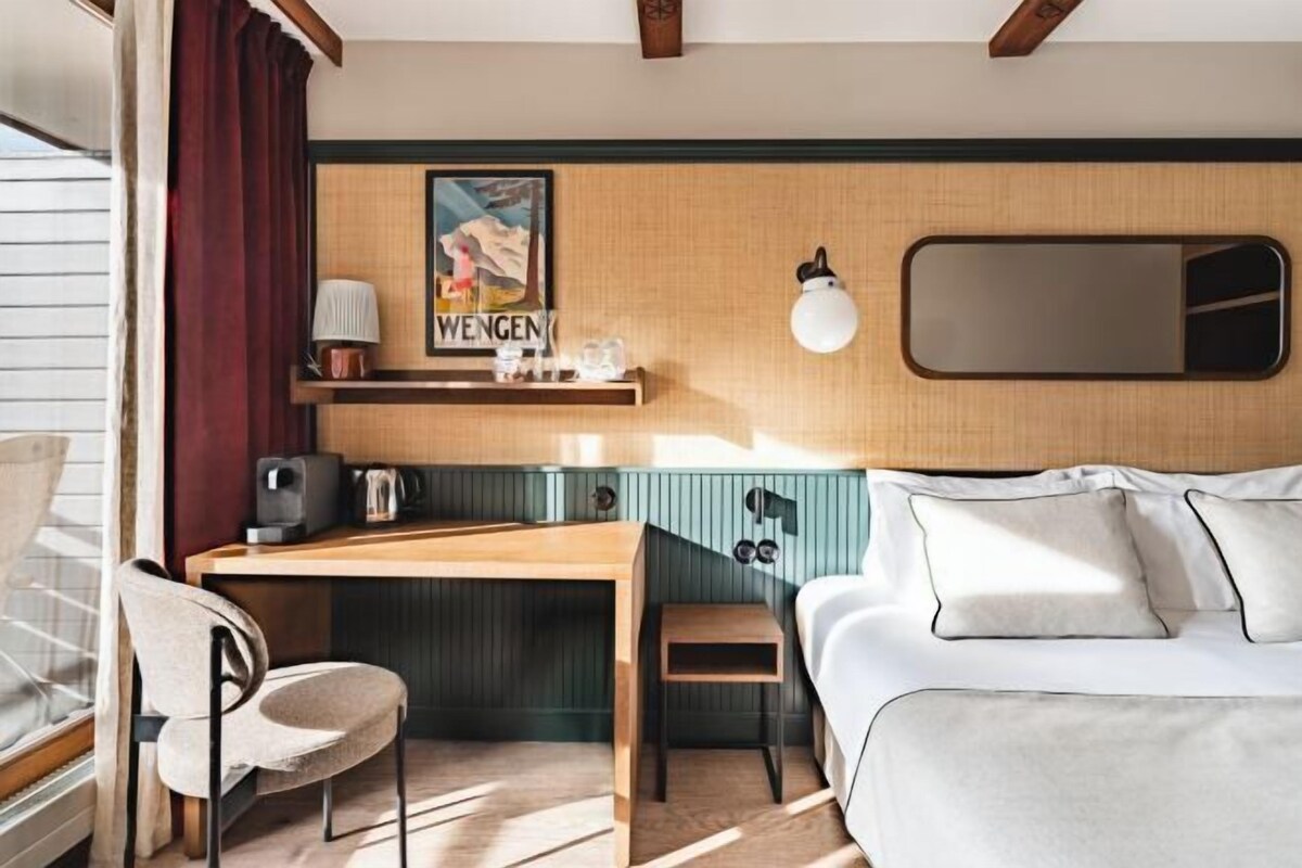 Premium bedding, in-room safe, desk, blackout drapes
