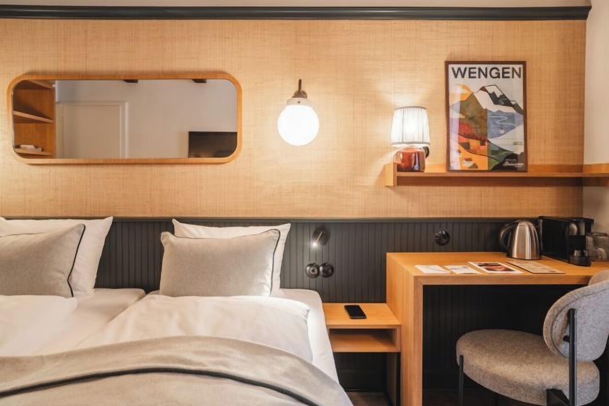 Luxe beddengoed, een kluis op de kamer, een bureau