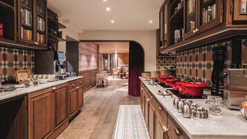 Colazione a buffet, servita tutte le mattine (28 CHF a persona)