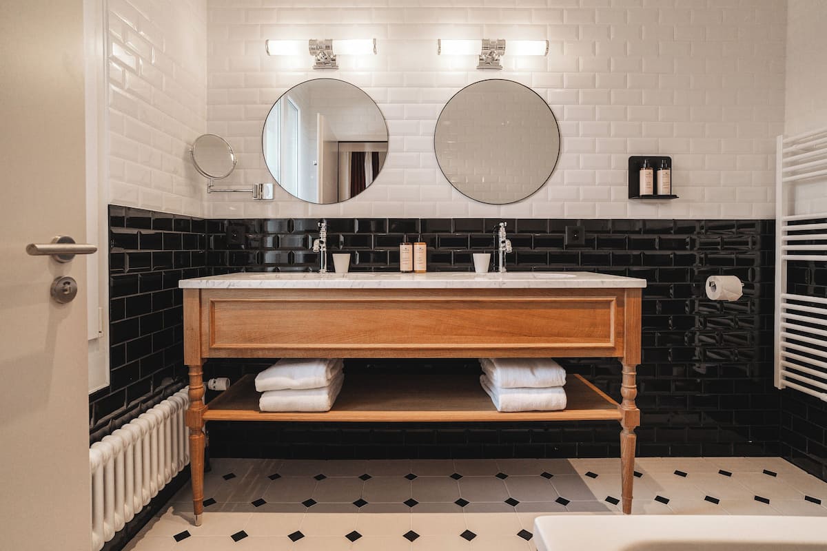 family room for 4 people | bathroom | free toiletries, hair dryer, bathrobes, slippers