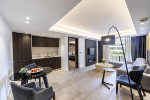 Deluxe Suite, 1 King Bed | Living area | 43-inch TV with satellite channels, Netflix