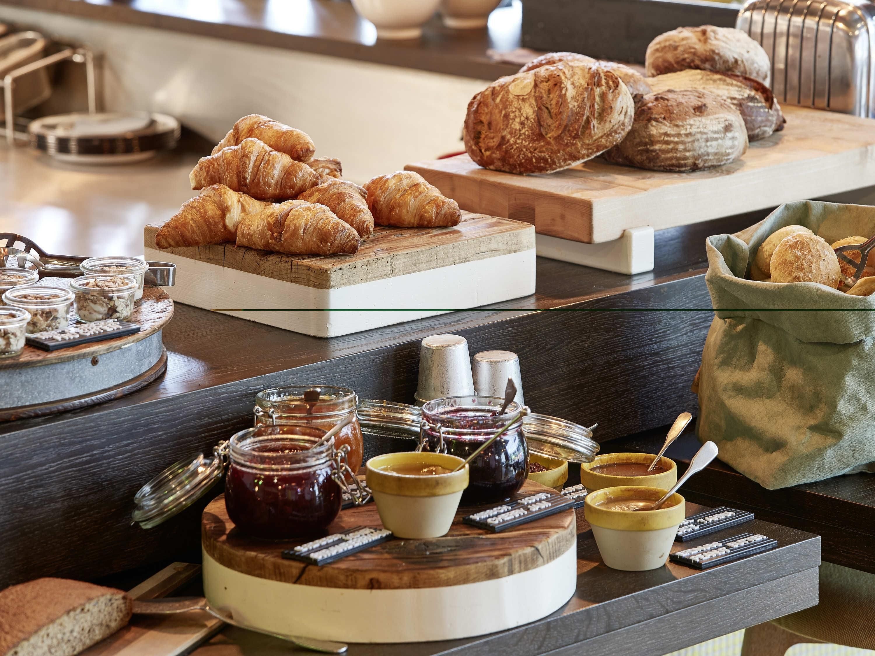 Daily buffet breakfast for a fee