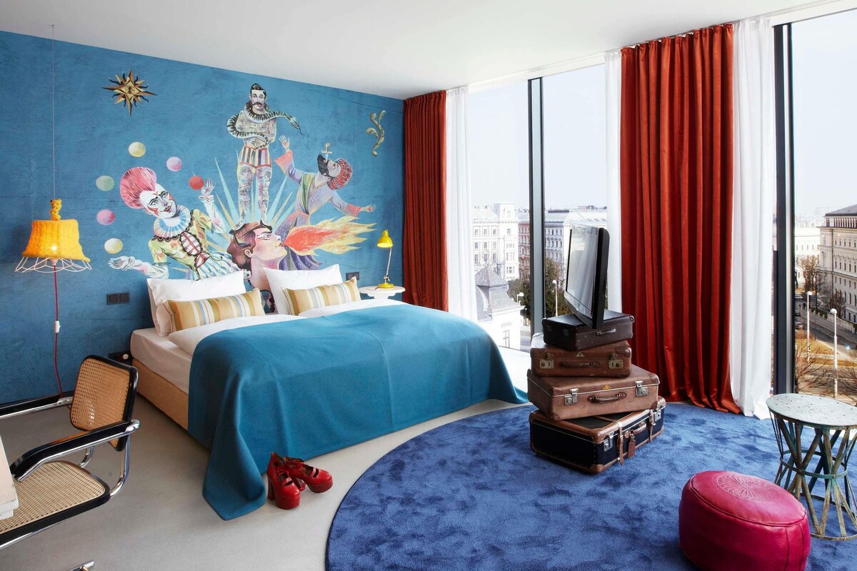 Premium bedding, down comforters, minibar, in-room safe