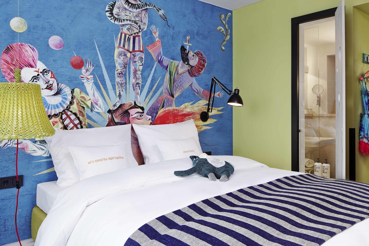 Medium | Premium bedding, down comforters, minibar, in-room safe