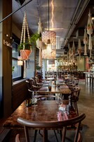 2 ravintolaa, joissa tarjoillaan aamiainen; italialainen keittiö