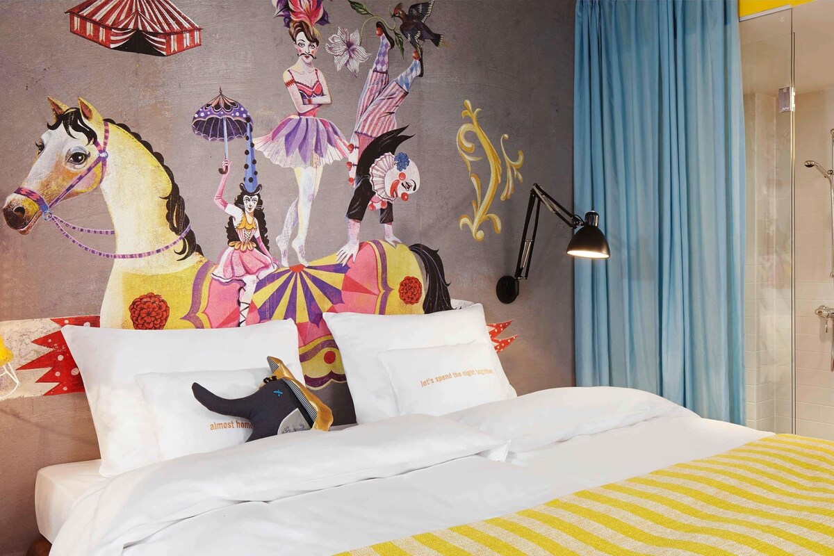 Extra Large | Premium bedding, down comforters, minibar, in-room safe