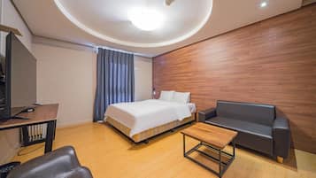 Business Deluxe Room | Premium bedding, down comforters, minibar, individually furnished