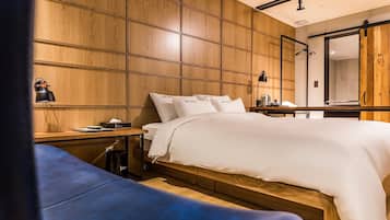 Premier Double Room, 1 Queen Bed | Premium bedding, down comforters, minibar, individually furnished