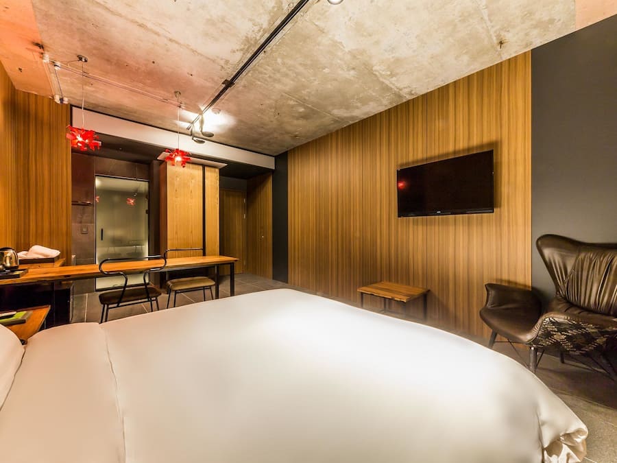 Premier Double Room, 1 Queen Bed | Premium bedding, down comforters, minibar, individually furnished