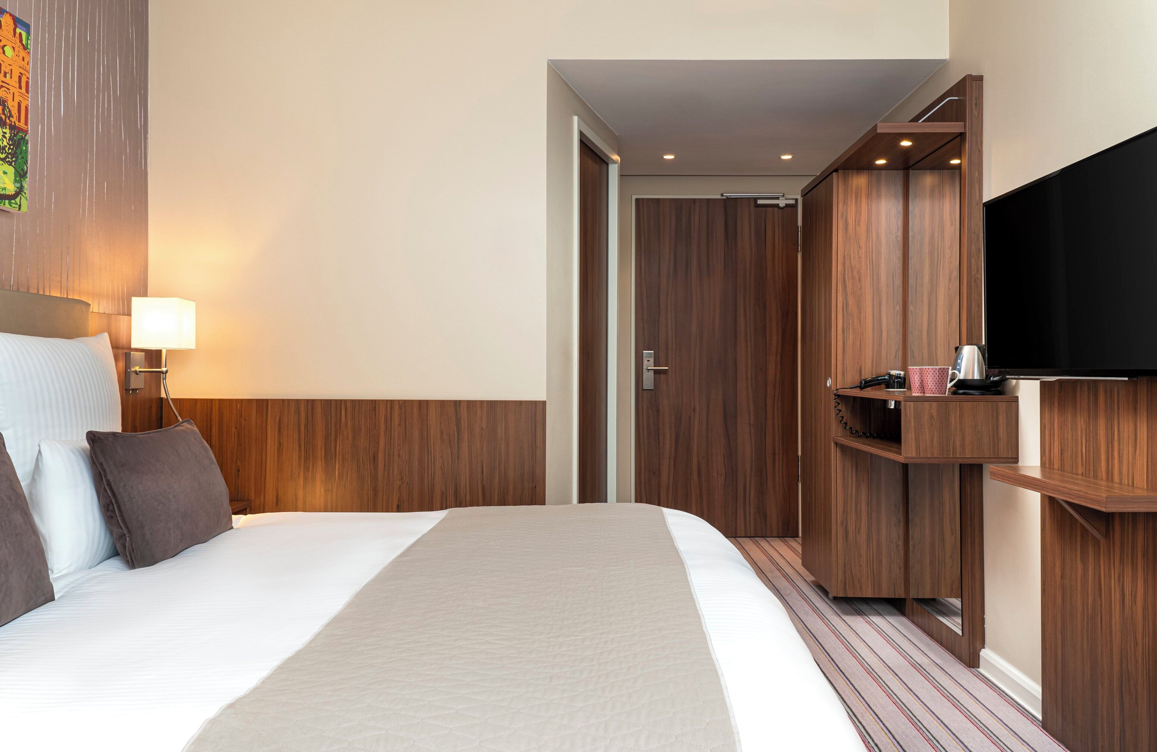 comfort room | hypo-allergenic bedding, in-room safe, desk, blackout curtains