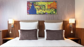 Hypo-allergenic bedding, in-room safe, desk, blackout drapes