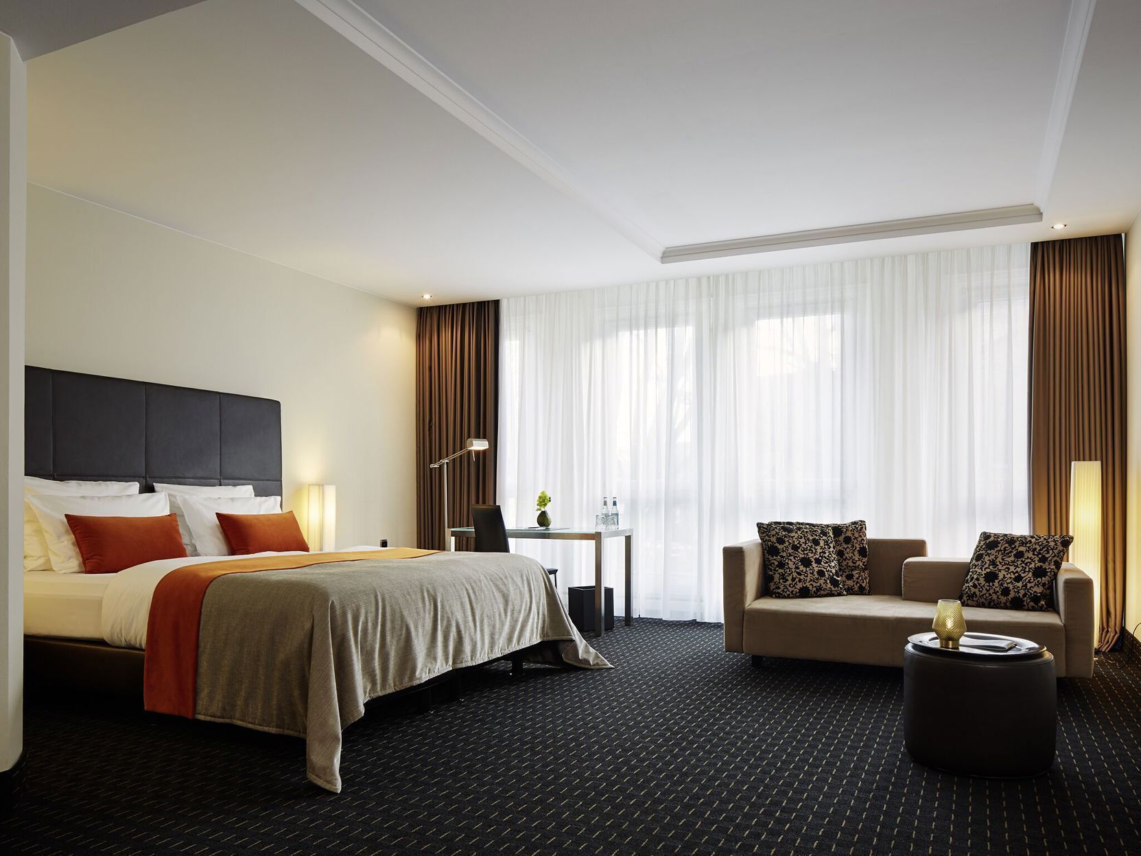 Sengetøy av topp kvalitet, dundyner, senger med overmadrass og minibar