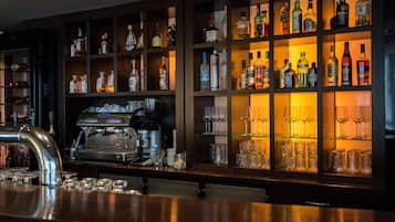 Bar (trong khuôn viên)