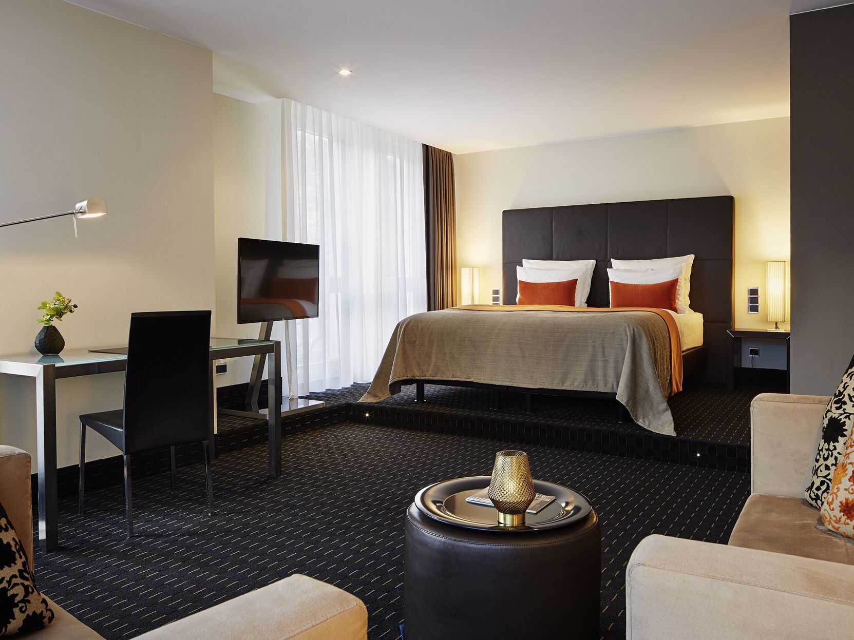 Sengetøy av topp kvalitet, dundyner, senger med overmadrass og minibar