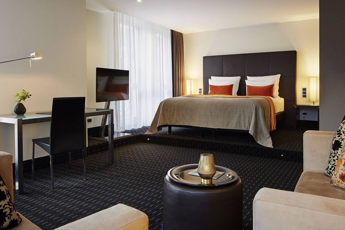 Sengetøy av topp kvalitet, dundyner, senger med overmadrass og minibar