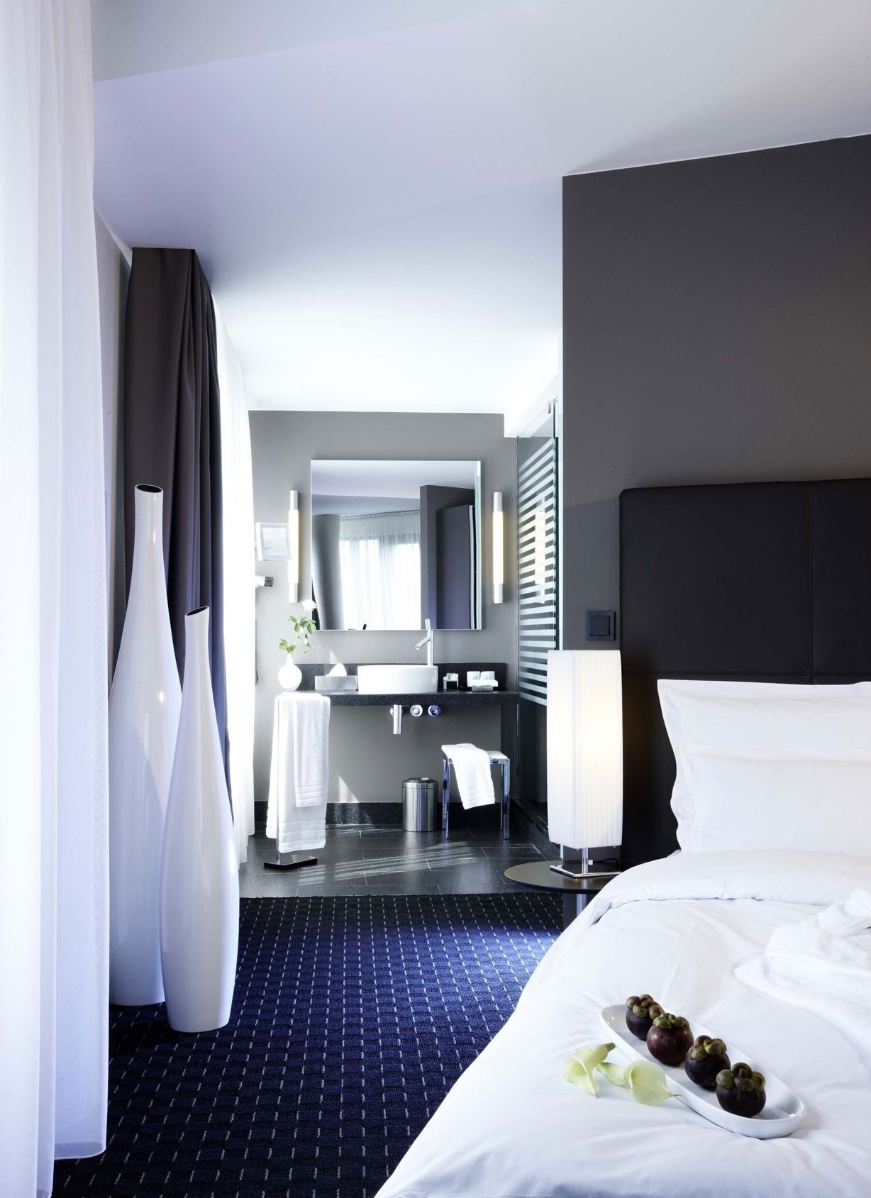 Sengetøy av topp kvalitet, dundyner, senger med overmadrass og minibar