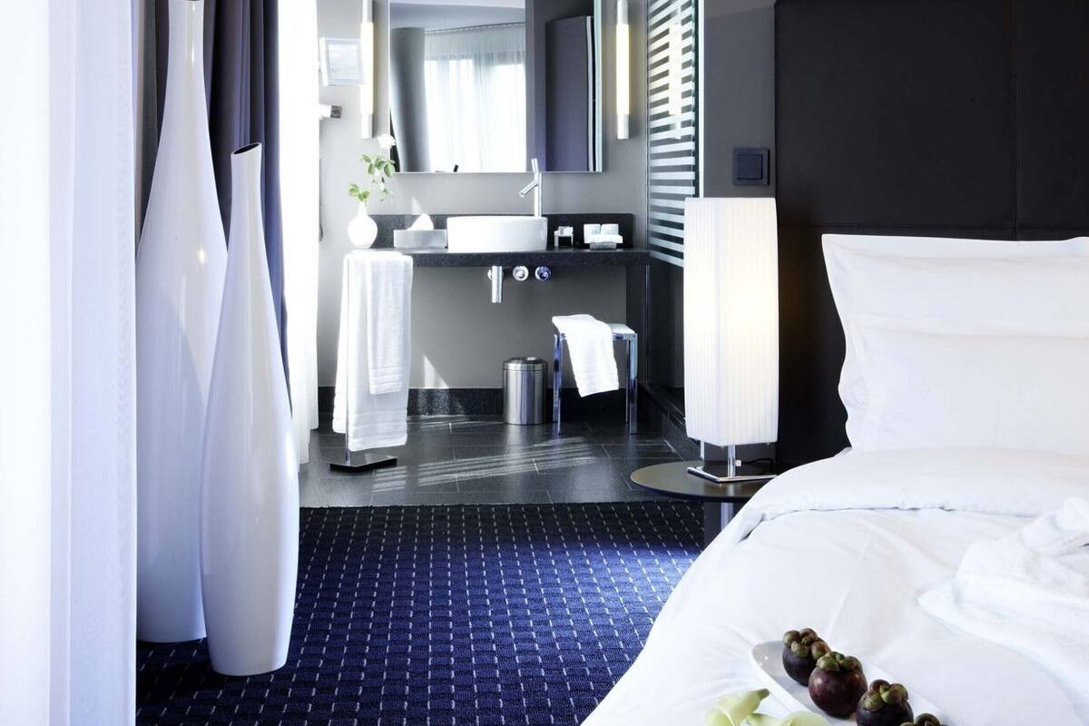 Sengetøy av topp kvalitet, dundyner, senger med overmadrass og minibar