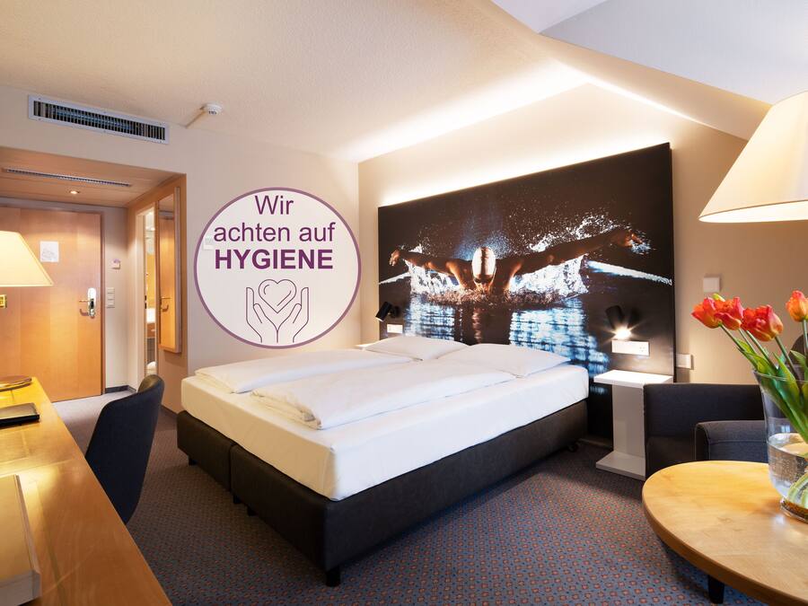 Allergitestet sengetøy, safe på rommet, skrivebord og blendingsgardiner