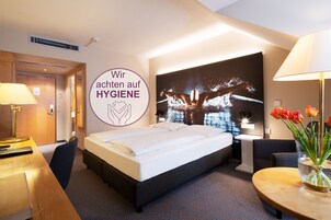 Hypo-allergenic bedding, in-room safe, desk, blackout drapes