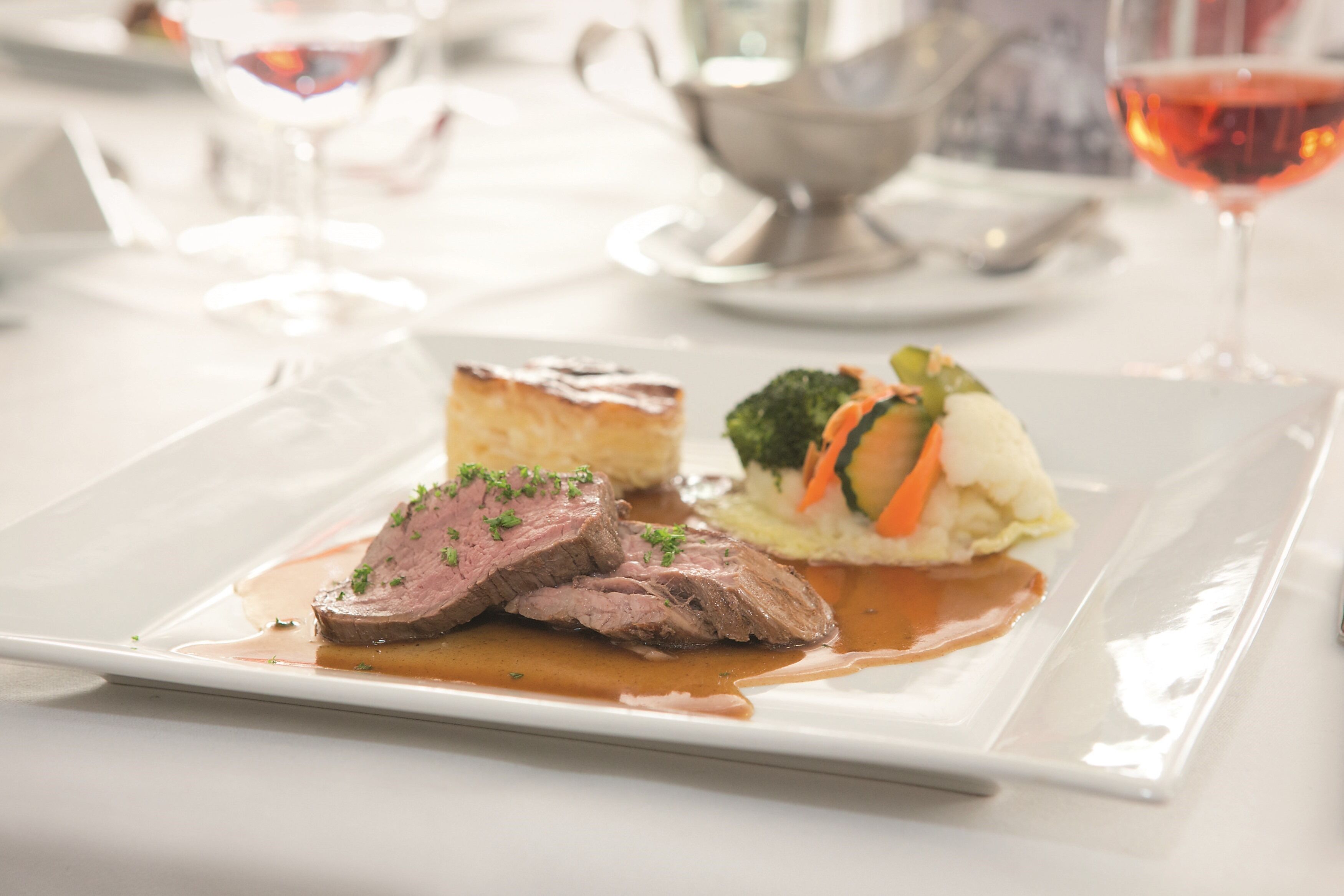 lunch and dinner served, international cuisine