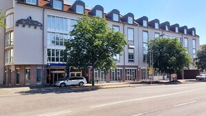 A multi-story hotel with a modern design, featuring a prominent logo on the facade. - Erikson Hotel (Sindelfingen)