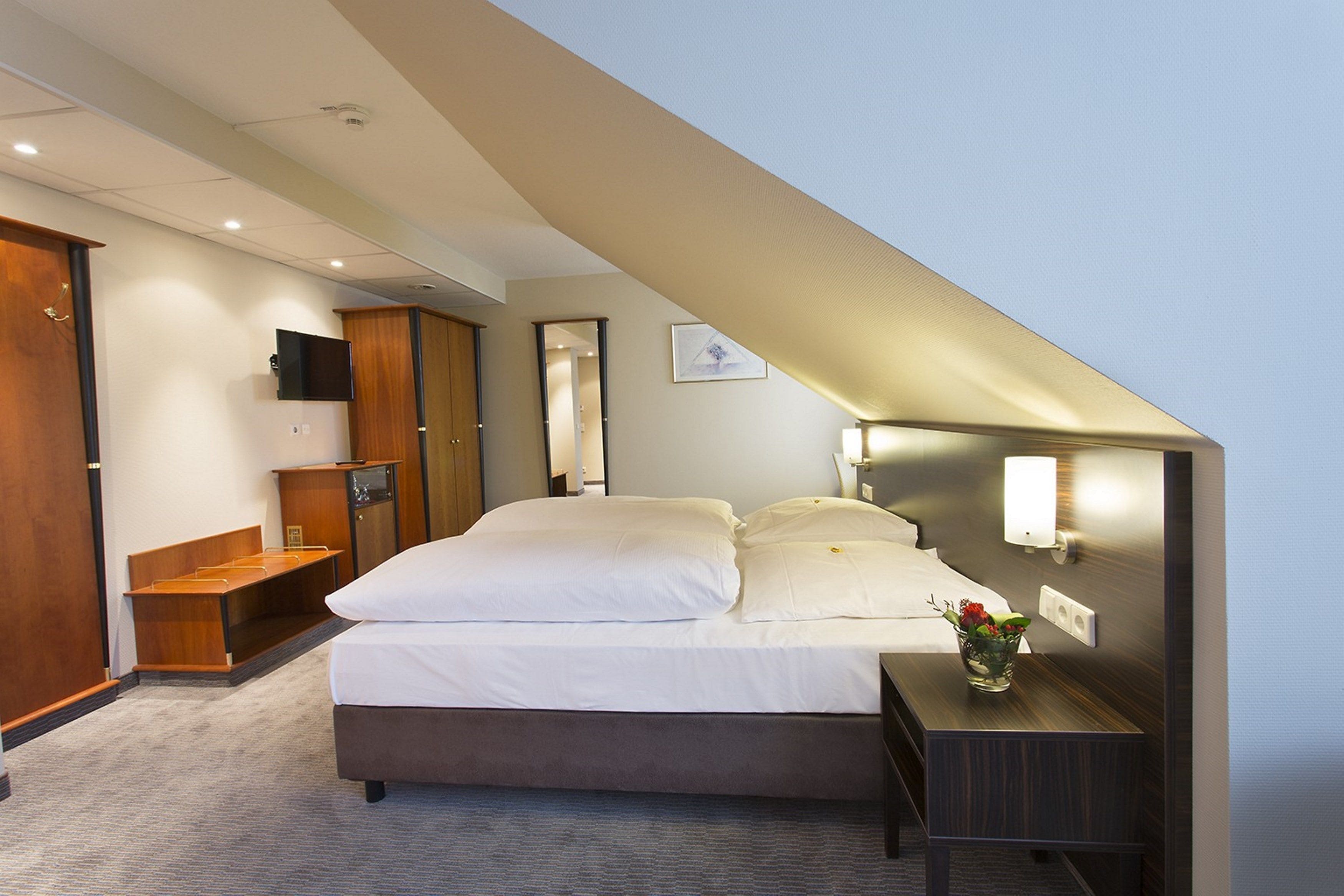 triple room | hypo-allergenic bedding, in-room safe, desk, blackout curtains