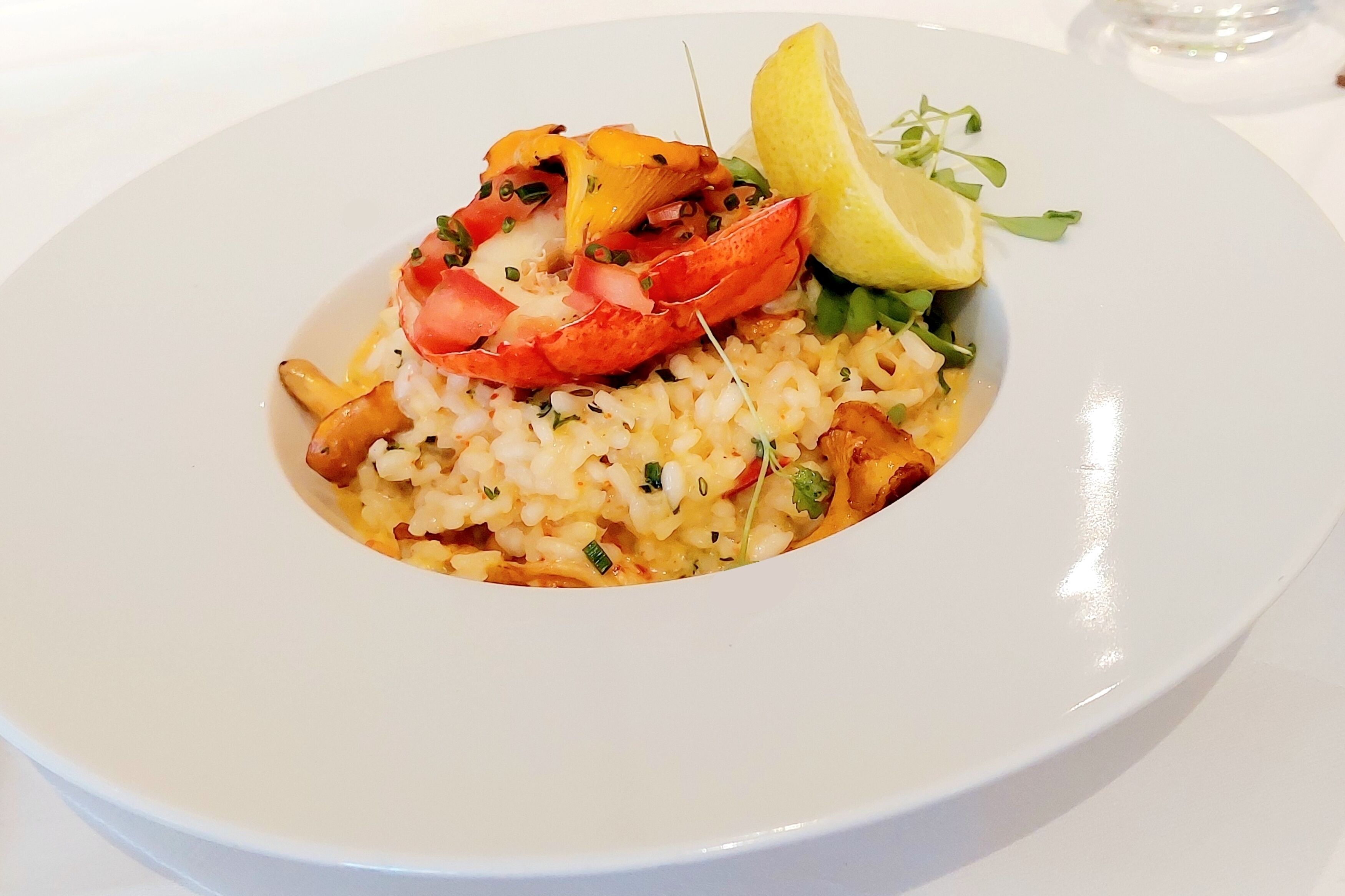 lunch and dinner served, international cuisine