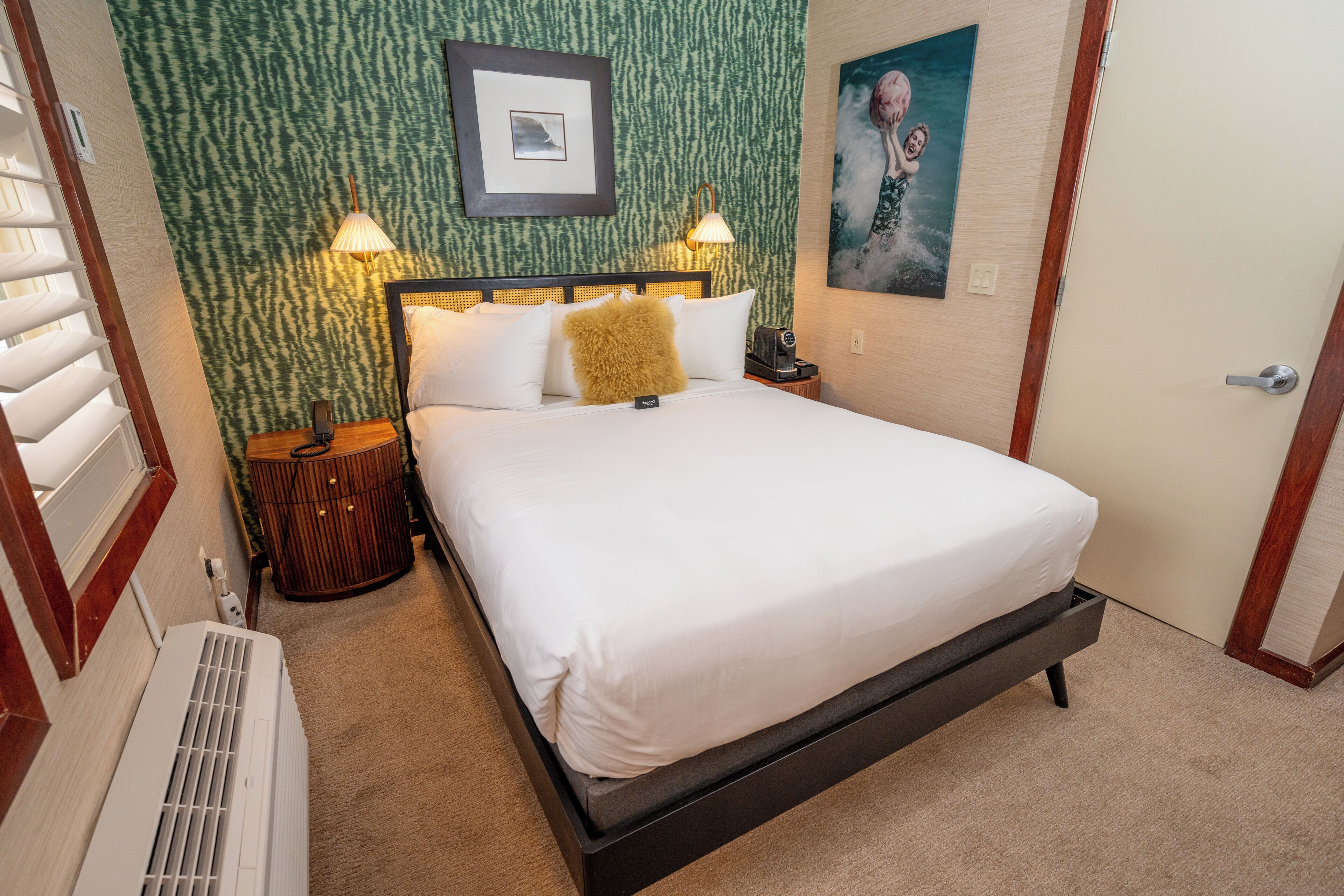 Premium bedding, in-room safe, individually decorated
