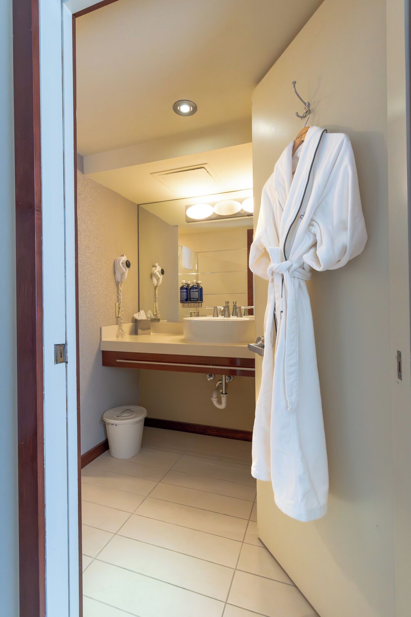 Shower, free toiletries, hair dryer, bathrobes