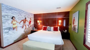 Ropa de cama de alta calidad y caja de seguridad en la habitación