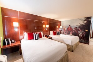 Habitación, 2 camas de matrimonio | Ropa de cama de alta calidad, caja fuerte, decoración individual