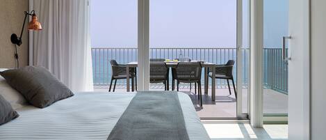 LÀgenhet Premium - 4 sovrum - havsutsikt | VÀrdeförvaringsskÄp pÄ rummet, skrivbord, gratis wi-fi och sÀngklÀder