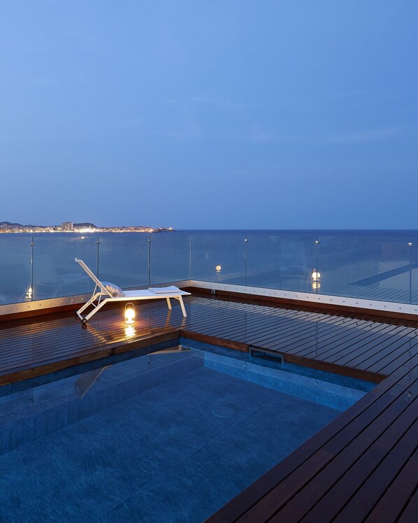 Seasonal outdoor pool, sun loungers