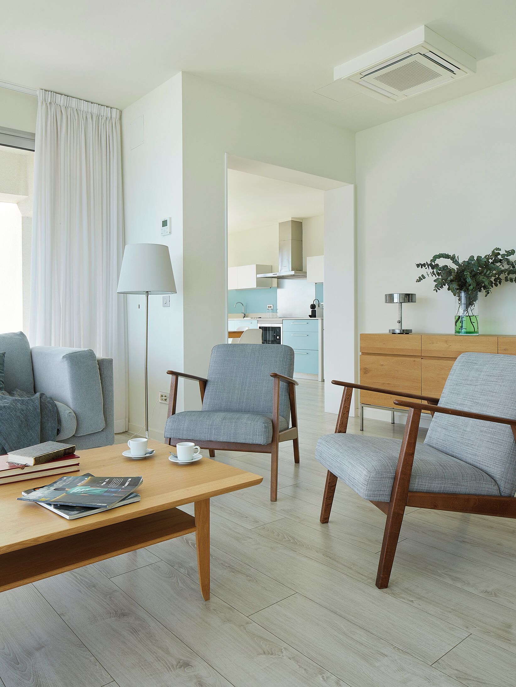 premium apartment, 3 bedrooms, sea view | living area | 32-inch tv with satellite channels