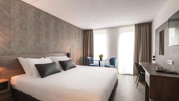 Superior Room, 1 Double Bed | Minibar, desk, laptop workspace, blackout drapes