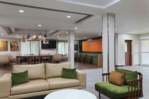 Lobby - Fairfield Inn by Marriott Medford Long Island (Medford)