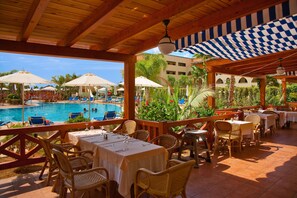 Outdoor dining - Playamarina (Ayamonte)