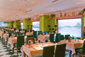 Daily buffet breakfast (EUR 25 per person)
