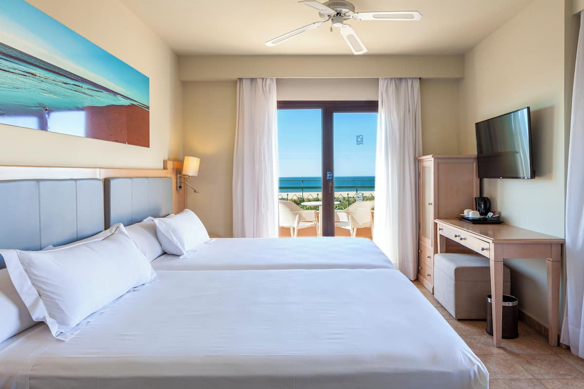 Superior Double Room, Sea View | Minibar, in-room safe, free cribs/infant beds, free WiFi