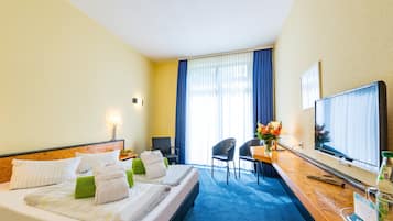 Hypo-allergenic bedding, desk, cots/infant beds, free WiFi