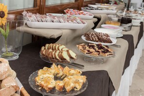 Lunch and dinner served